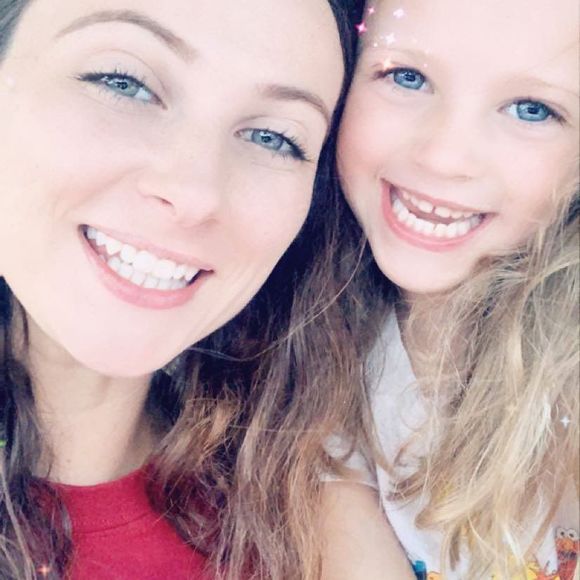 Meet your Posher, Nicole - Picture 1 of 1